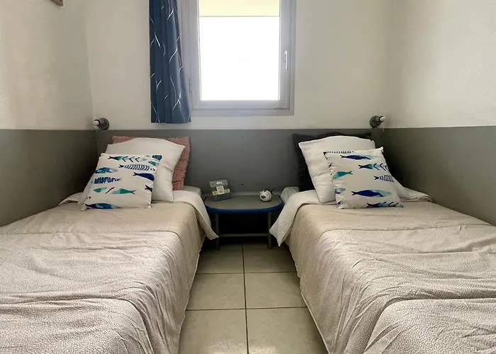 3 Pieces Avec Piscine Proche De La - Fr-1-748-31